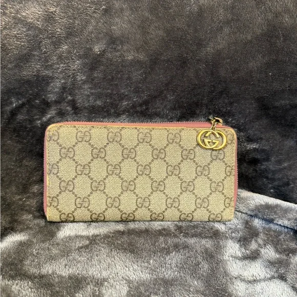 Gucci Beige and Pink Signature Wallet - Picture 1 of 13